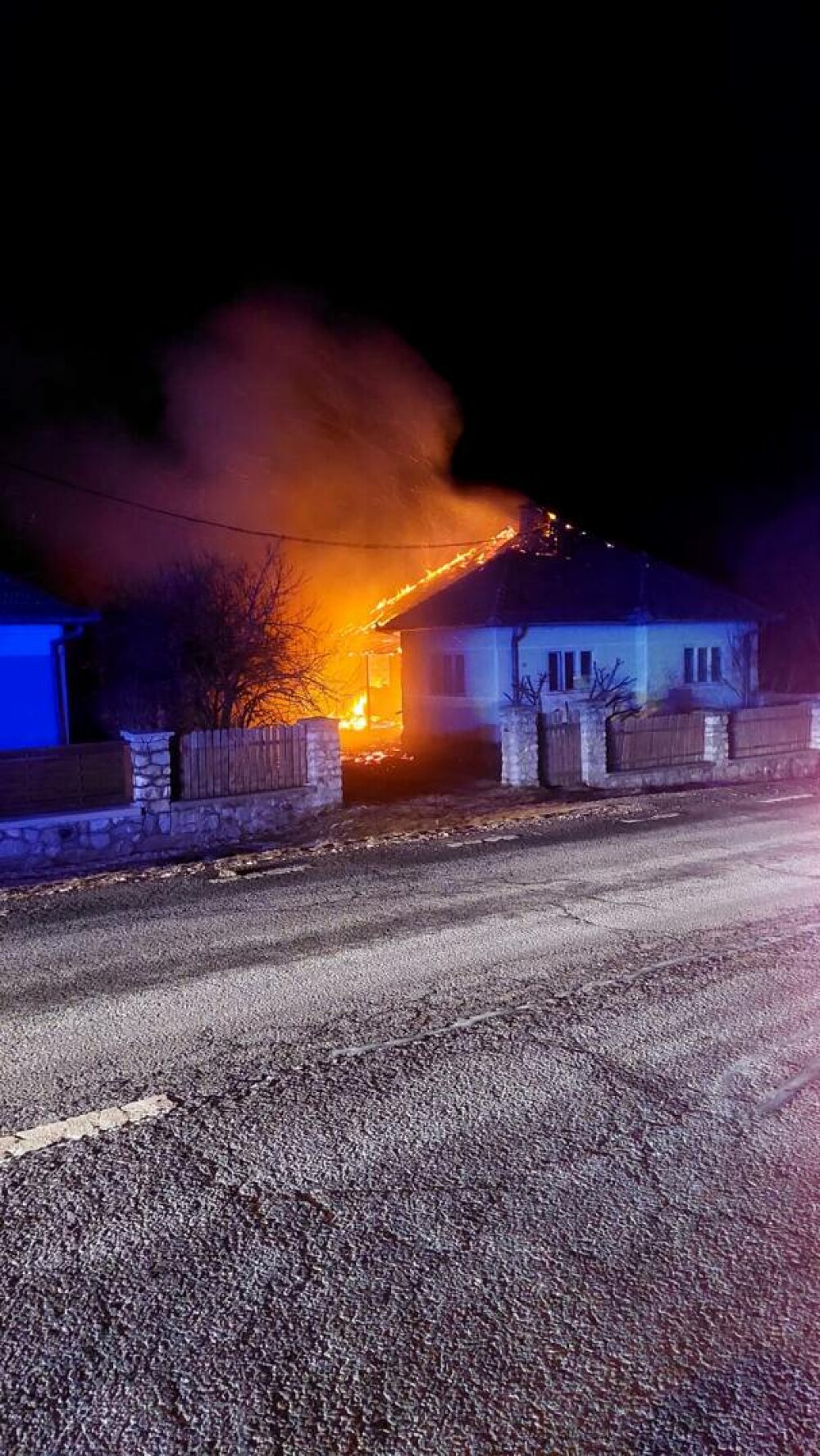 Un bărbat din județul Harghita a fost găsit carbonizat, după ce întreaga locuință i-a fost cuprinsă de flăcări. GALERIE FOTO - Imaginea 5