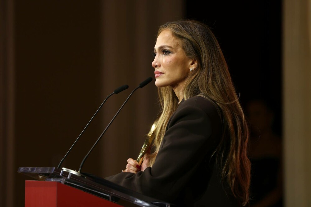 Jennifer Lopez, apariție spectaculoasă de Crăciun. Cum s-a pozat vedeta la 56 de ani. GALERIE FOTO - Imaginea 7