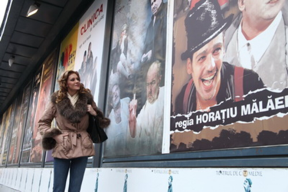 Vedeta Pro Motor, Roxana Ciuhulescu, debuteaza in teatru - Imaginea 1
