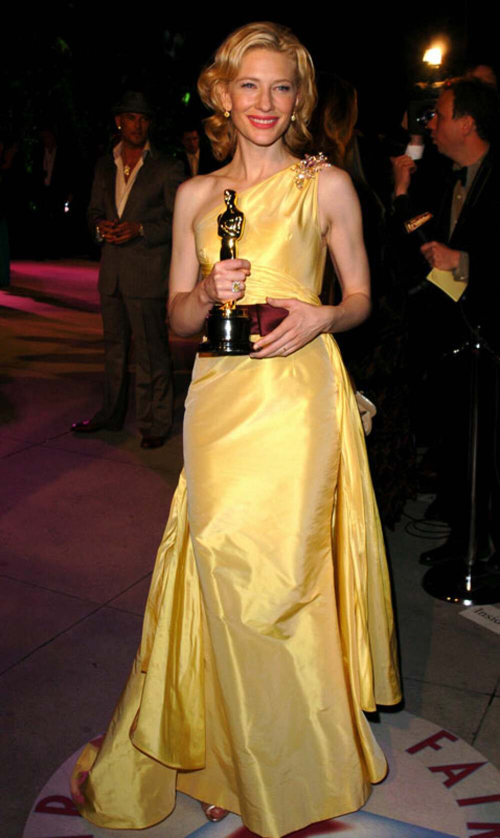 Cele mai frumoase rochii purtate vreodata la Oscaruri! - Imaginea 6