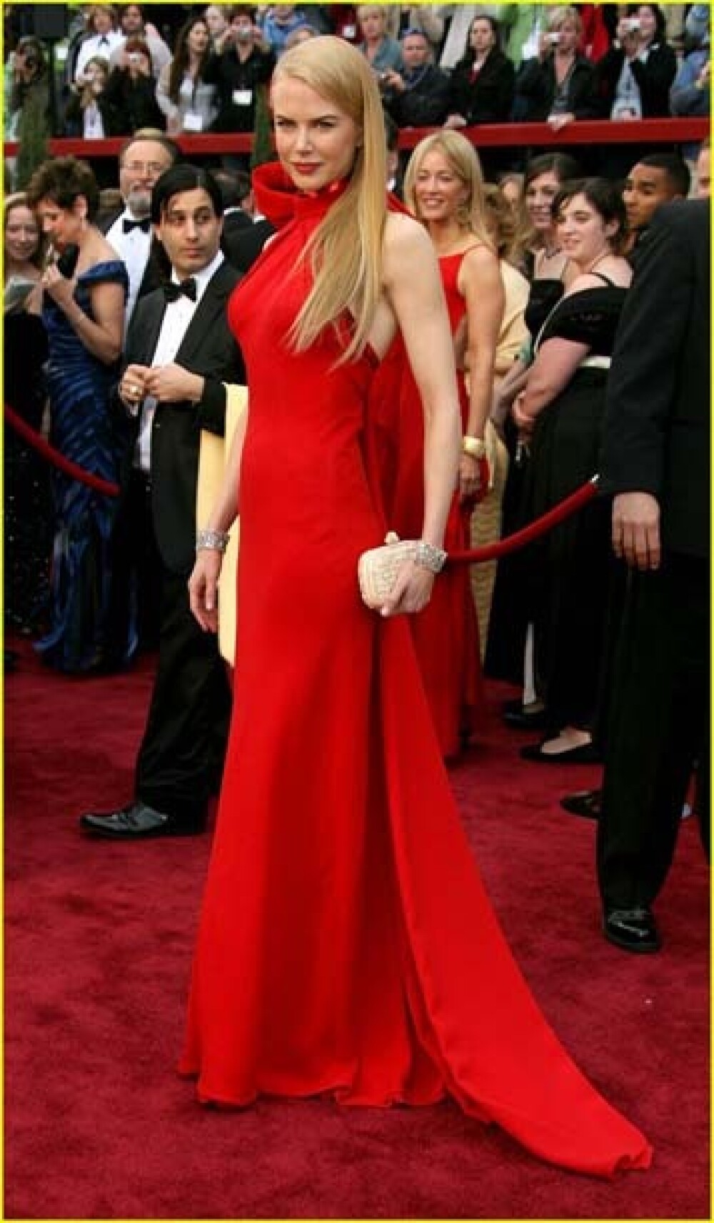 Cele mai frumoase rochii purtate vreodata la Oscaruri! - Imaginea 9