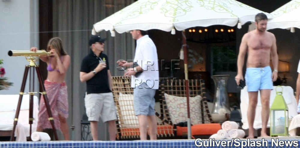 Jennifer Aniston, sexy la piscina cu Gerard Butler! GALERIE FOTO - Imaginea 5