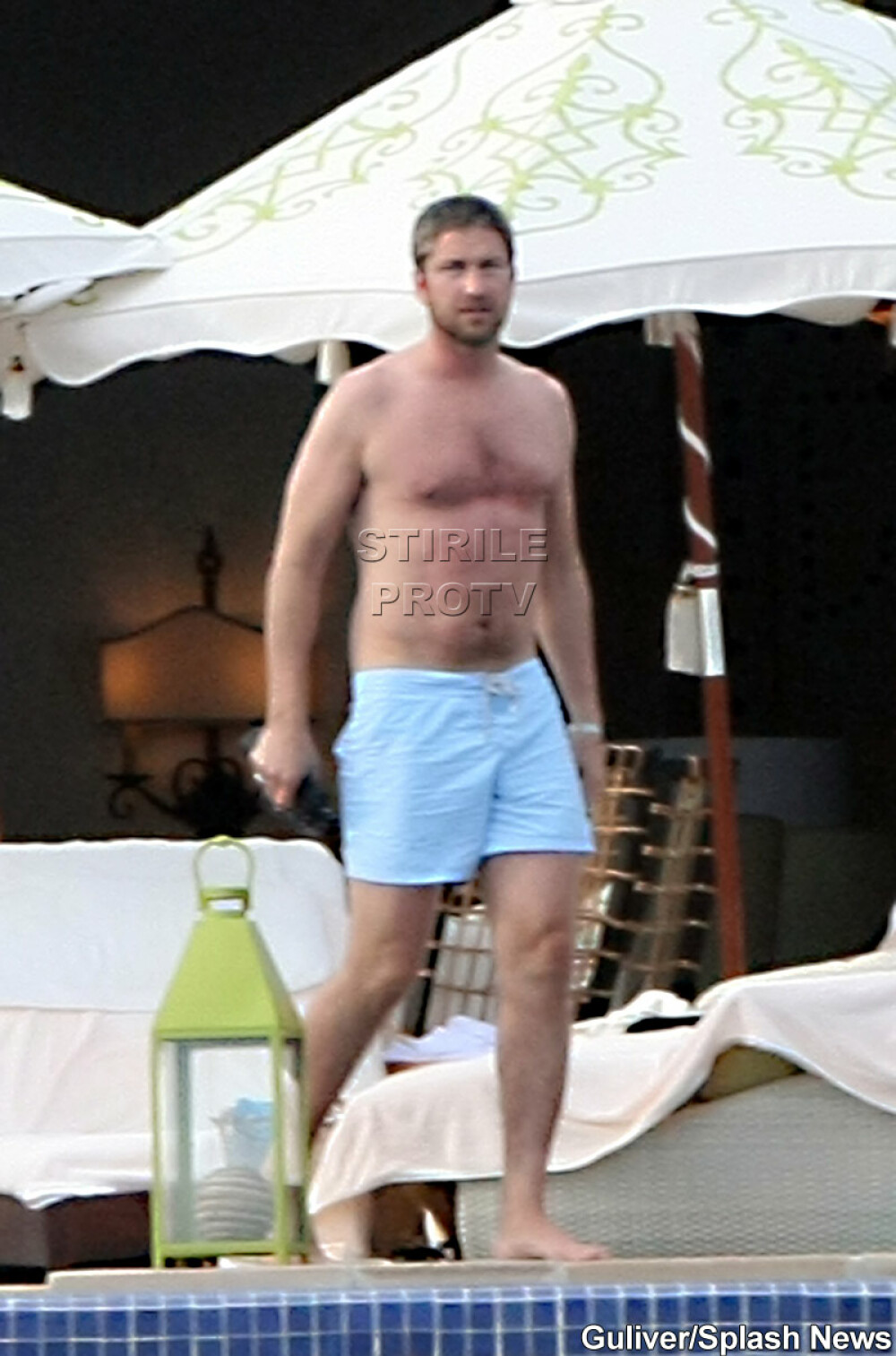 Jennifer Aniston, sexy la piscina cu Gerard Butler! GALERIE FOTO - Imaginea 6