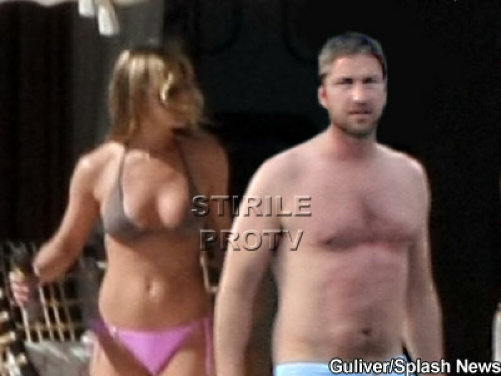 Jennifer Aniston, sexy la piscina cu Gerard Butler! GALERIE FOTO - Imaginea 1