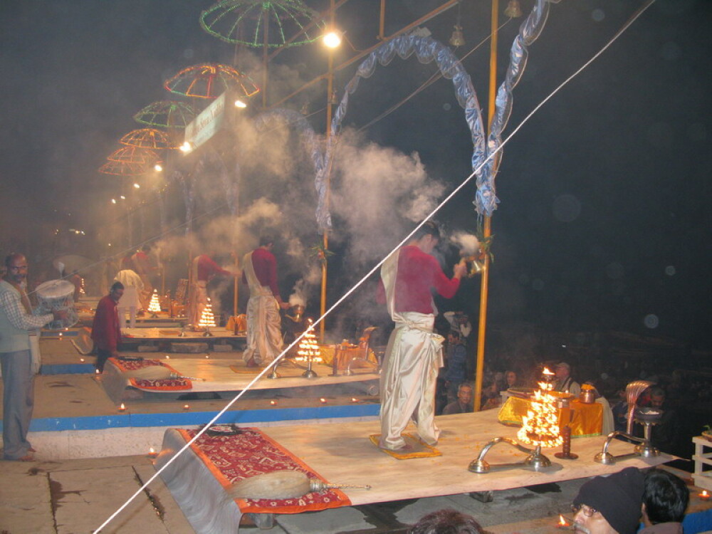 Planeta India: Varanasi - hindu people, magic people - Imaginea 2