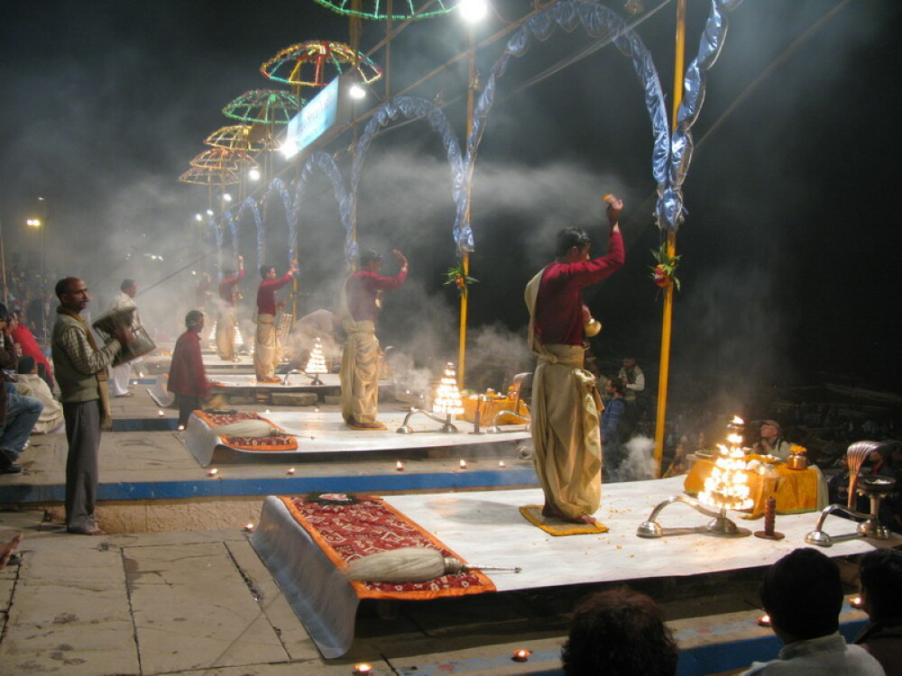 Planeta India: Varanasi - hindu people, magic people - Imaginea 3