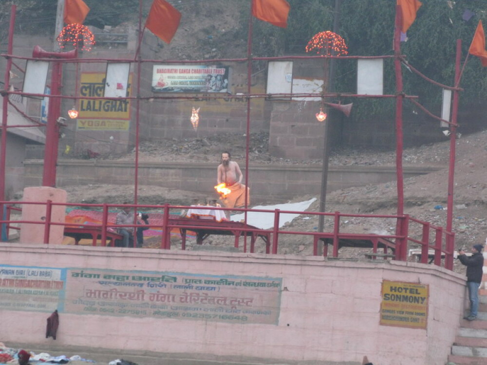 Planeta India: Varanasi - hindu people, magic people - Imaginea 12