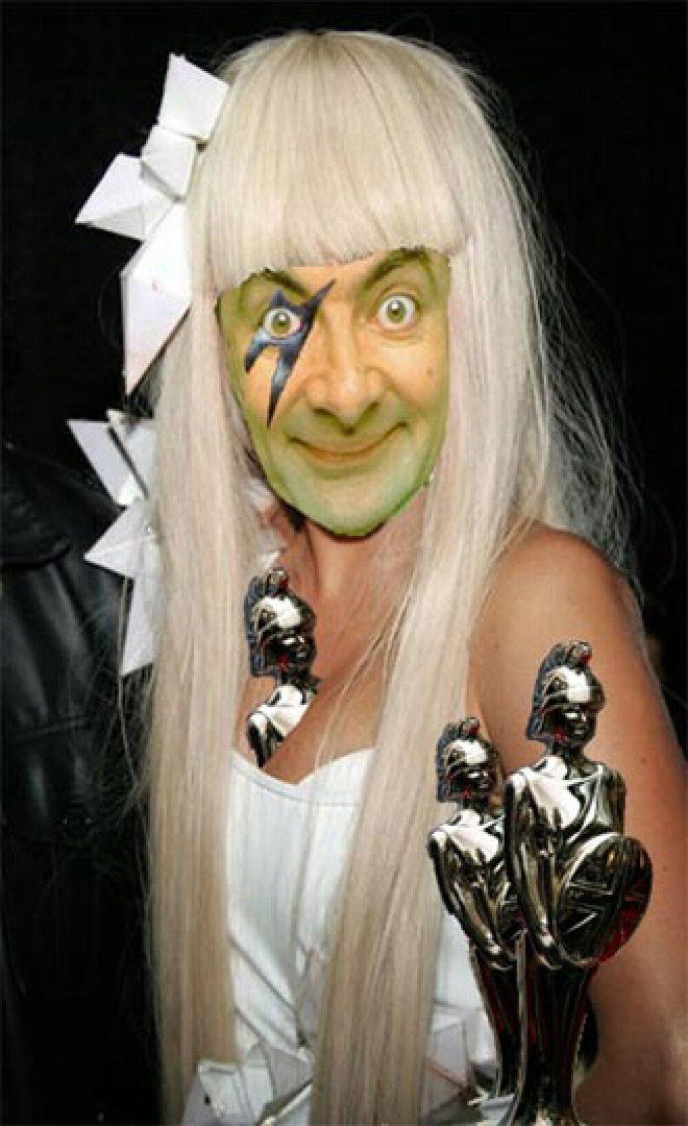 Mr Bean adopta stilul Lady GaGa! Il prinde? - Imaginea 3
