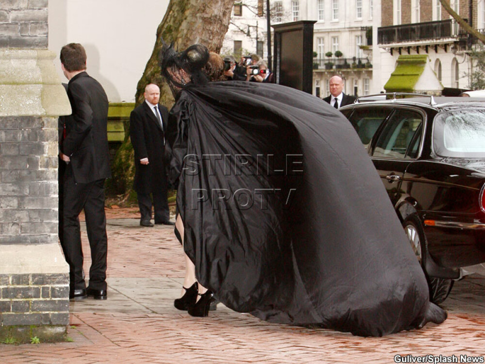 Kate Moss si Naomi Cambell si-au luat adio de la Alexander McQueen! - Imaginea 7