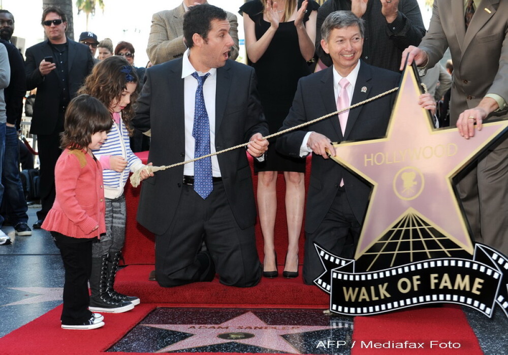 Adam Sandler are stea pe Hollywood Walk of Fame. FOTO - Imaginea 2
