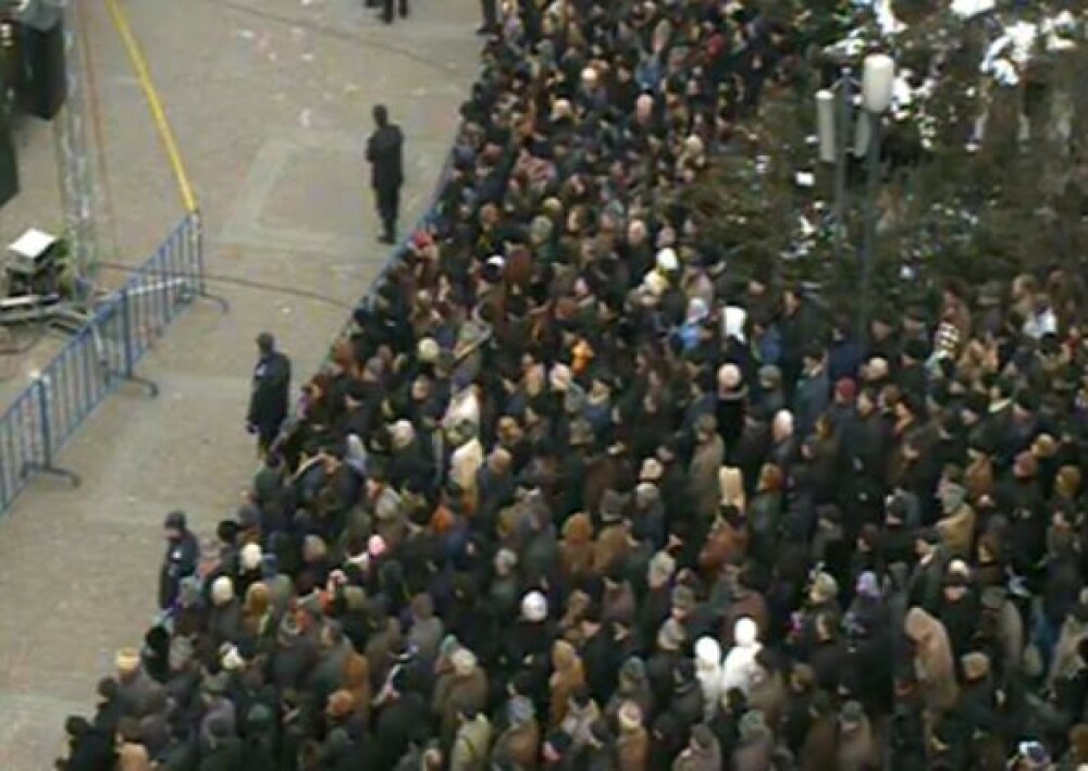Mii de oameni au participat la inmormantarea IPS Bartolomeu Anania. Video - Imaginea 15