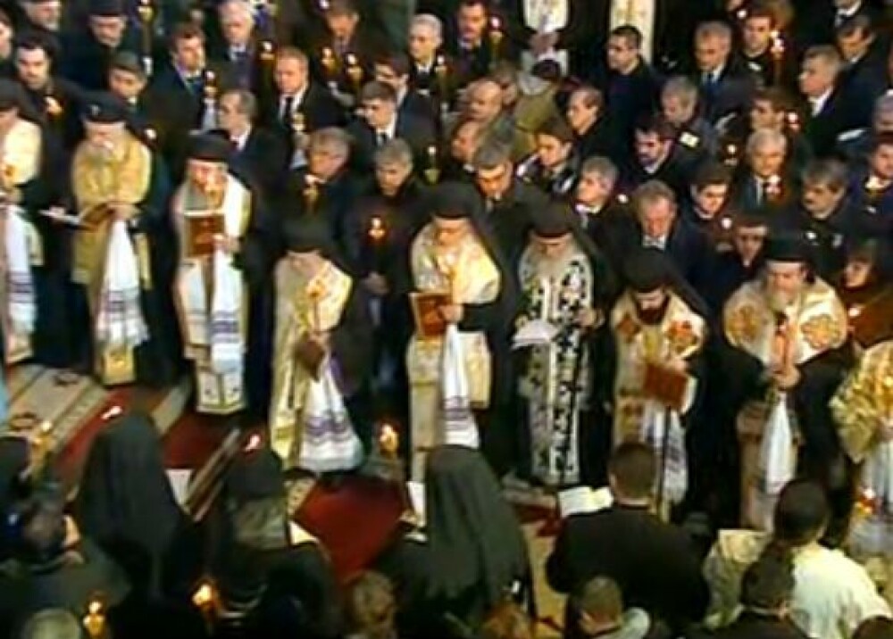 Mii de oameni au participat la inmormantarea IPS Bartolomeu Anania. Video - Imaginea 22