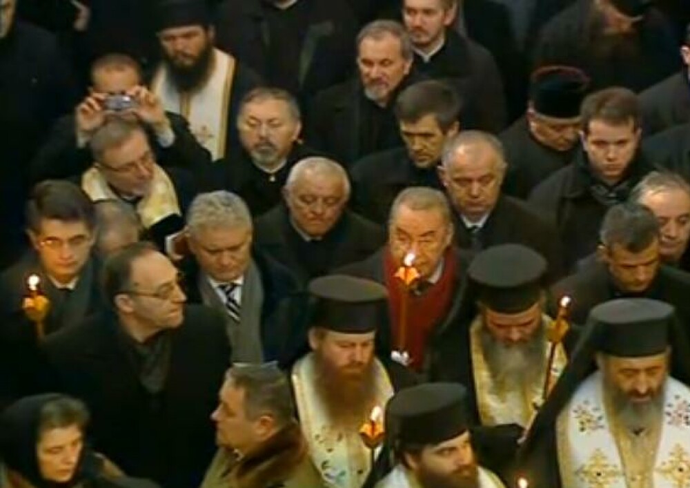 Mii de oameni au participat la inmormantarea IPS Bartolomeu Anania. Video - Imaginea 26