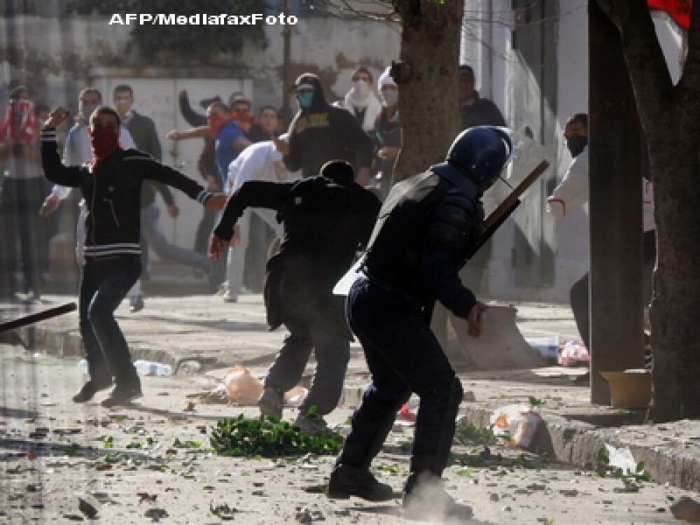 Revolutia araba nu se opreste. Confruntari violente in Algeria - Imaginea 3