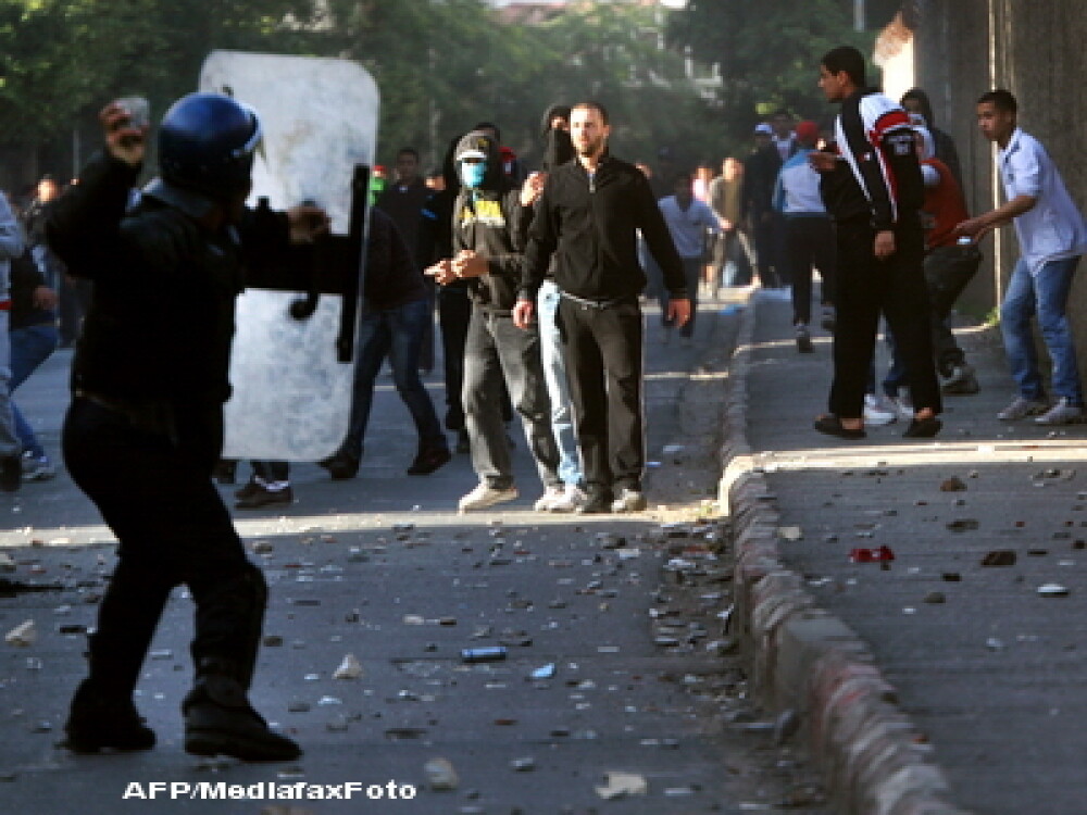 Revolutia araba nu se opreste. Confruntari violente in Algeria - Imaginea 4