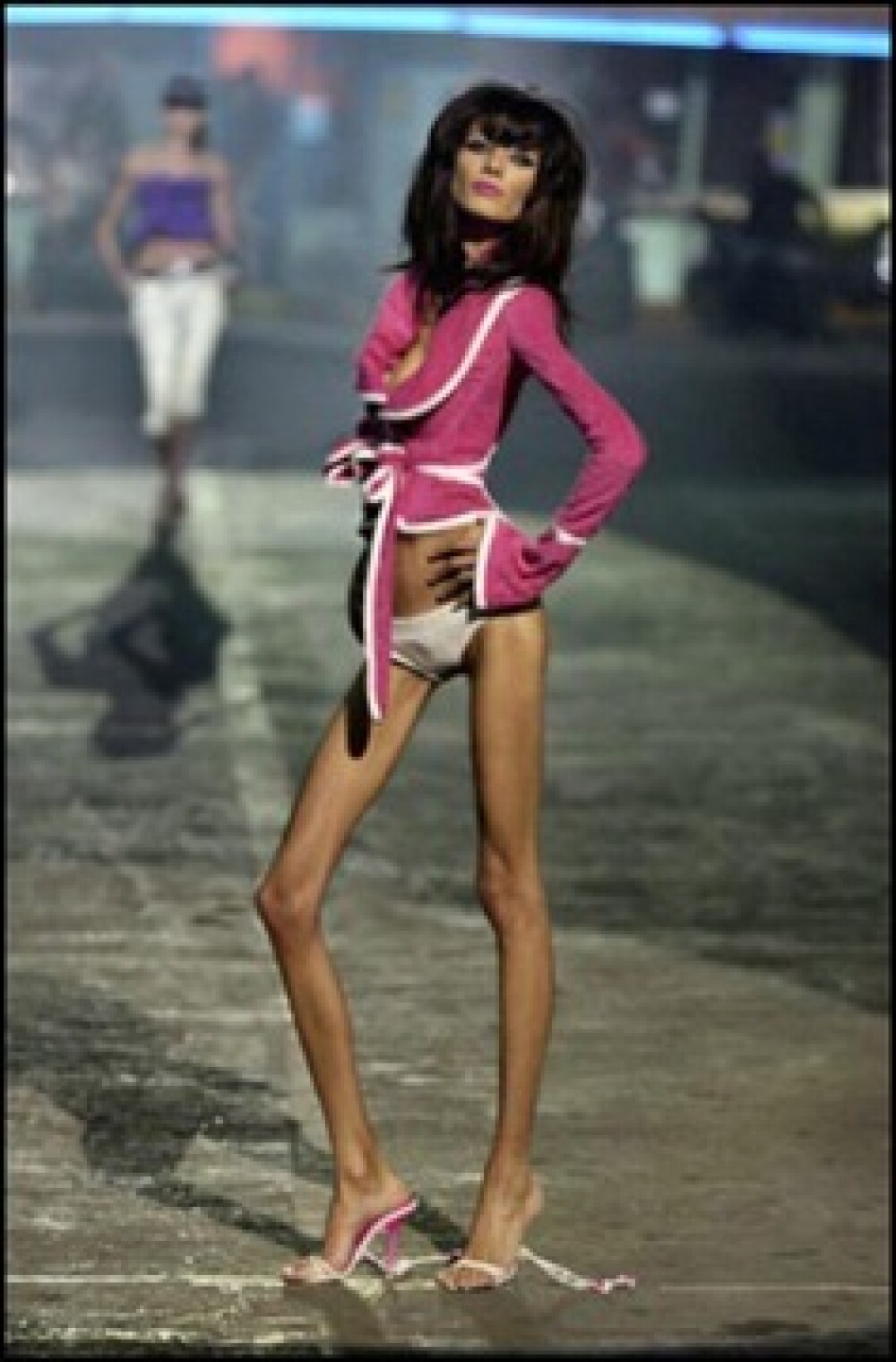 Modele macinate de anorexie. Sacrificiul pentru o viata pe catwalk FOTO - Imaginea 3