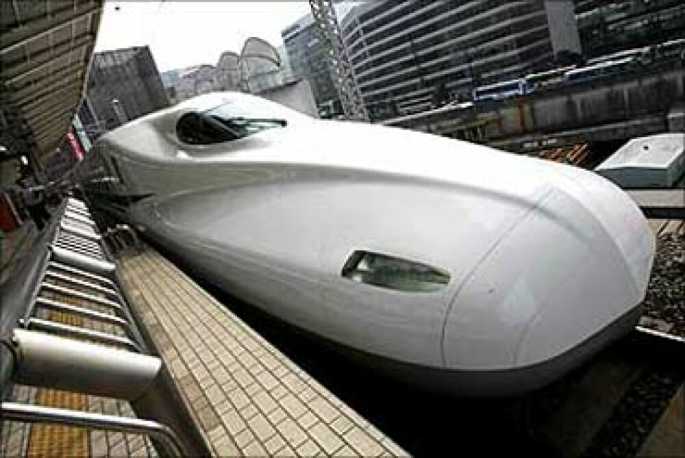 Vezi cum arata cel mai rapid tren din lume. Poate atinge si 500 km/h! FOTO - Imaginea 3