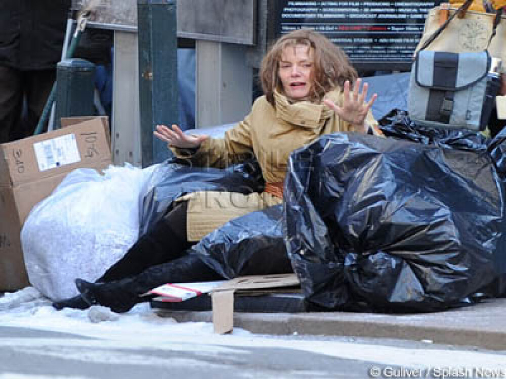 Michelle Pfeiffer a ajuns printre gunoaie. FOTO - Imaginea 1