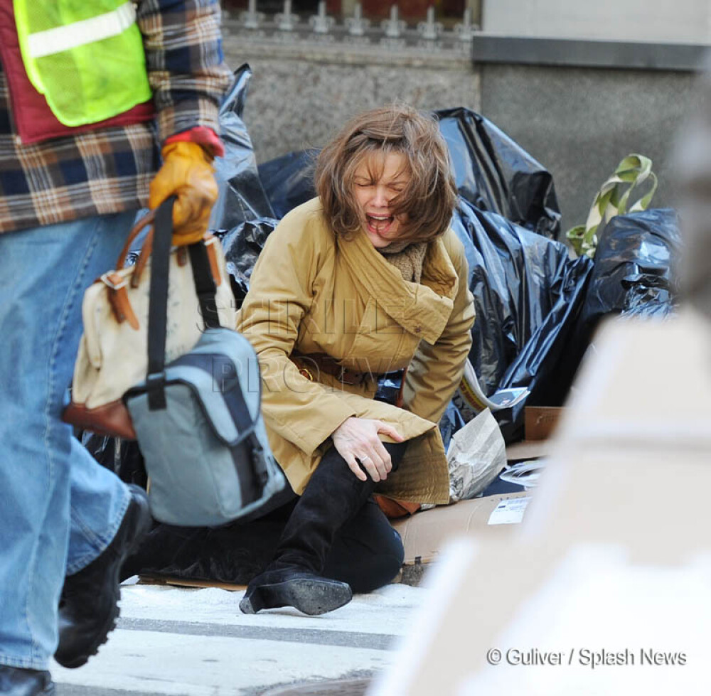 Michelle Pfeiffer a ajuns printre gunoaie. FOTO - Imaginea 5