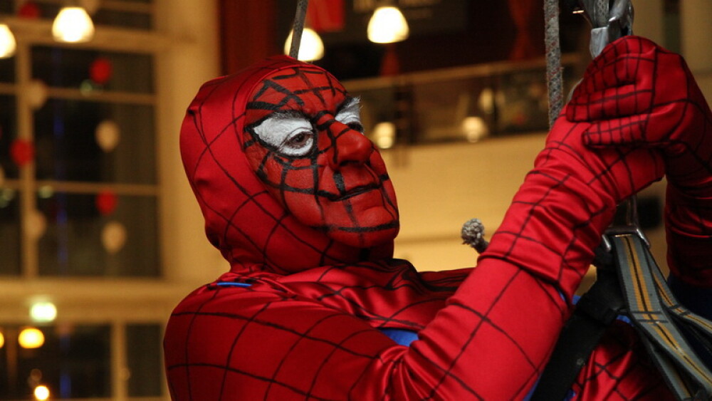 Spiderman-Lis a luat cu asalt un centru comercial. Wonderwoman a fost cu el - Imaginea 2