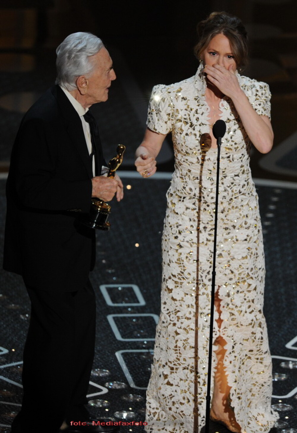 Nicole Kidman, cel mai prost imbracata la Oscar. Vezi si alte dezastre.FOTO - Imaginea 5