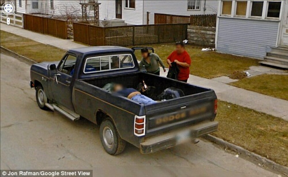 IMAGINILE care NU trebuiau sa apara niciodata pe Google Street View. Ce au surprins. FOTO - Imaginea 3