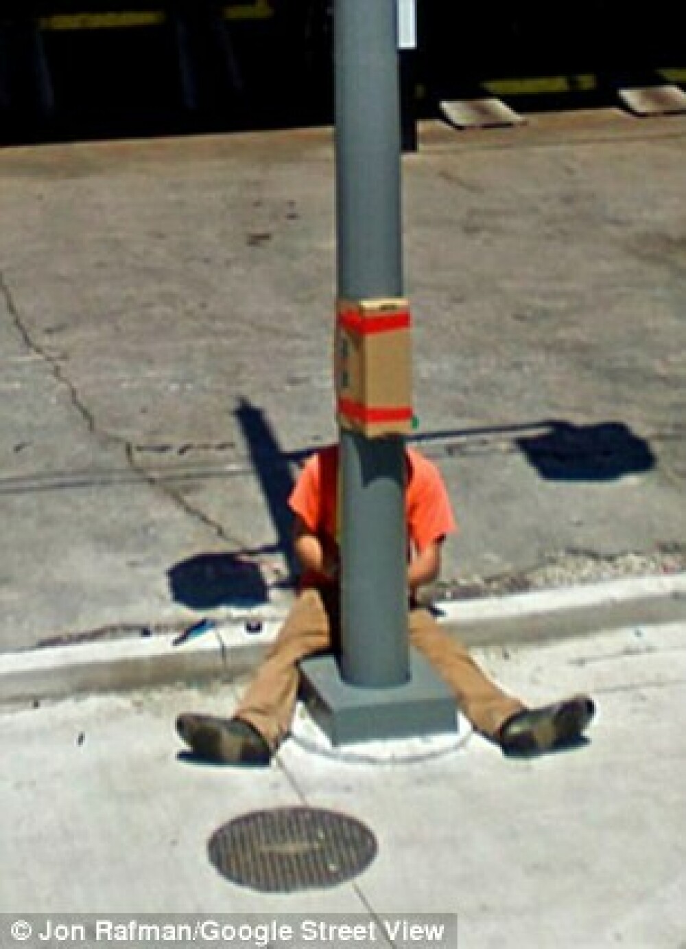 IMAGINILE care NU trebuiau sa apara niciodata pe Google Street View. Ce au surprins. FOTO - Imaginea 7
