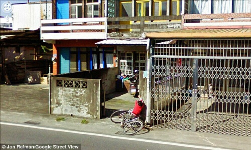 IMAGINILE care NU trebuiau sa apara niciodata pe Google Street View. Ce au surprins. FOTO - Imaginea 13