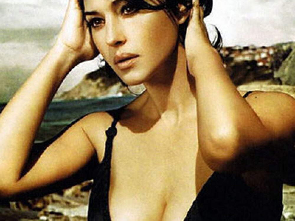 Surpriză la Hollywood: Monica Bellucci a confirmat despărțirea de regizorul Tim Burton, „cu mult respect și afecțiune” - Imaginea 84