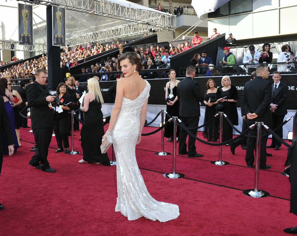 Defilarea starurilor pe covorul rosu, la Oscar 2012. Ce rochii au purtat vedetele. FOTO - Imaginea 23