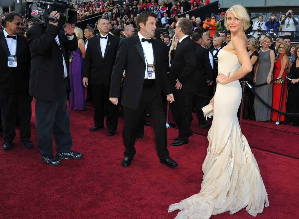 Defilarea starurilor pe covorul rosu, la Oscar 2012. Ce rochii au purtat vedetele. FOTO - Imaginea 7