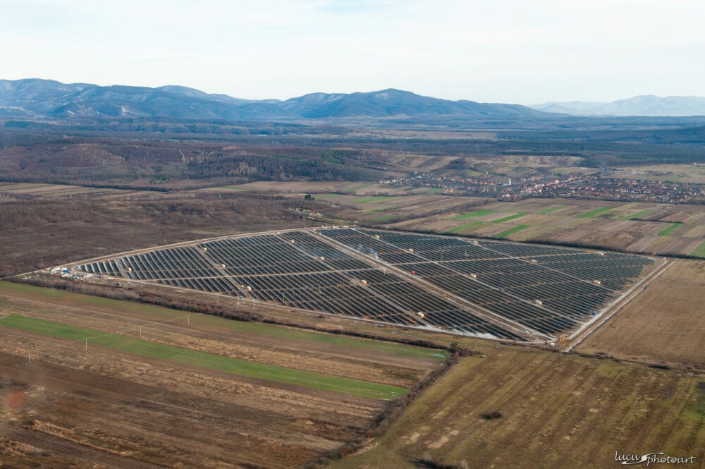 Sebis va avea cel mai mare parc fotovoltaic din Romania. Investitie cat 28 de insule in Grecia - Imaginea 2