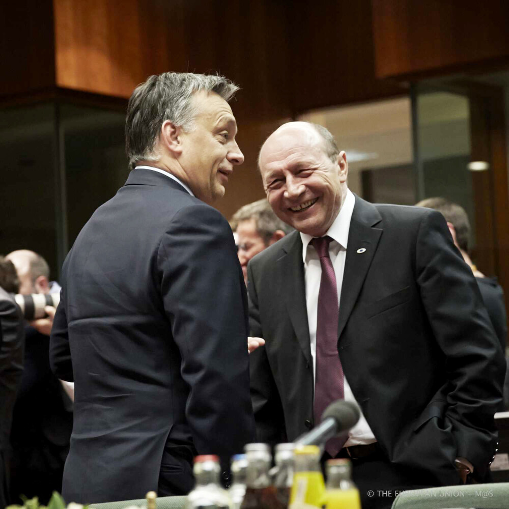 Basescu si Viktor Orban, fotografiati discutand si zambind inaintea lucrarilor Consiliului European - Imaginea 2