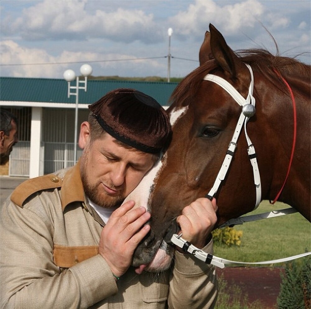 Cum isi traieste viata Raman Kadyrov, excentricul patron al echipei de fotbal Terek Grozny. FOTO - Imaginea 12