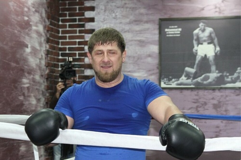 Cum isi traieste viata Raman Kadyrov, excentricul patron al echipei de fotbal Terek Grozny. FOTO - Imaginea 15
