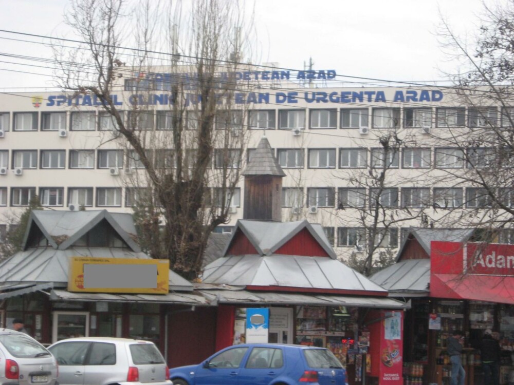 Primaria Arad vrea sa rada gheretele de la Spitalul judetean. Replica: Ne legam cu lanturi - Imaginea 4