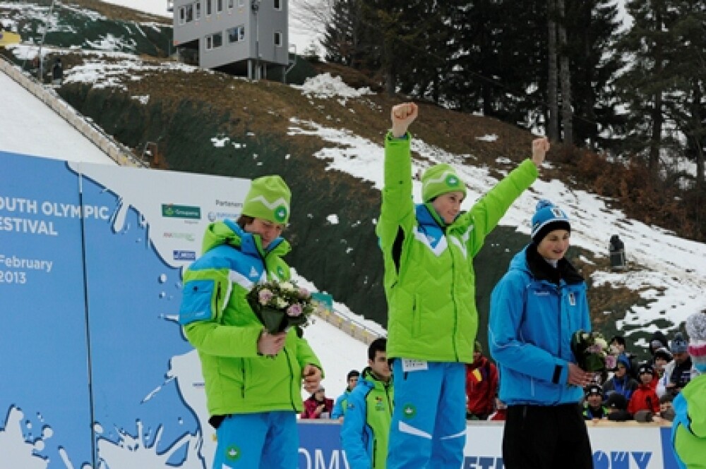 Record la sarituri cu schiurile: Slovenia a luat aurul dupa ce Prevc Cene a sarit 99 de metri - Imaginea 3