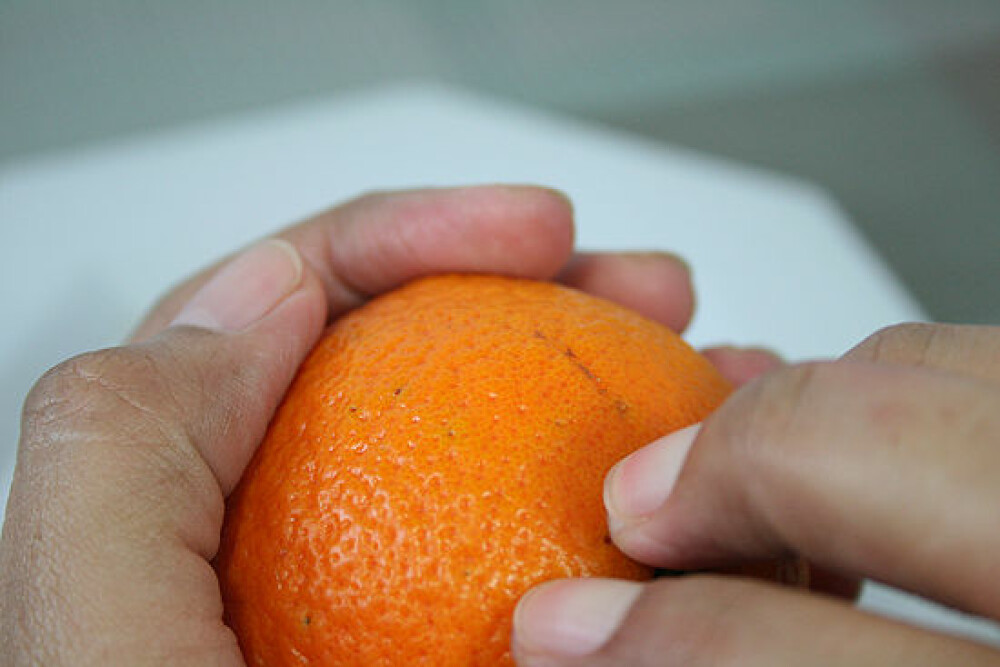 Ce a descoperit un barbat intr-o portocala. Poza care a devenit virala pe internet. FOTO - Imaginea 2