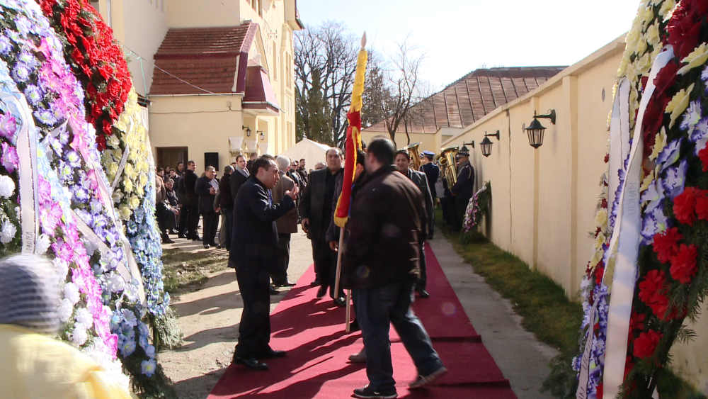 Inmormantare cu fast pentru unul dintre cei mai bogati rromi din Timisoara. Strazile au fost blocate - Imaginea 11