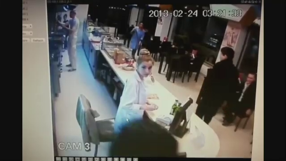 Teroare intr-un fast-food din Constanta. Un angajat a fost batut, o femeie a lesinat de frica - Imaginea 4