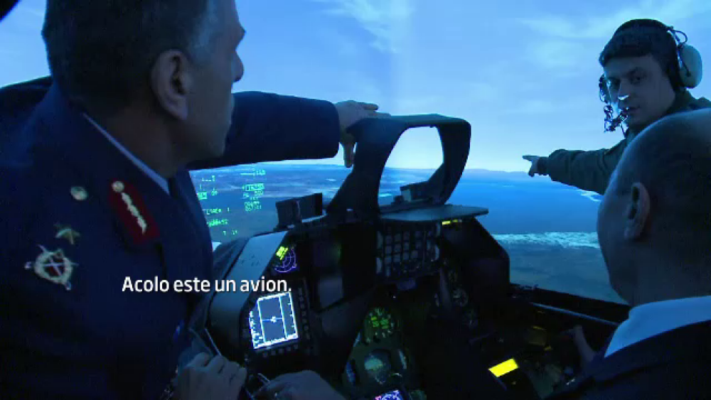 Avionul pilotat de Traian Basescu, atacat de inamici. Cum a decurs zborul Presedintelui in simulator - Imaginea 5