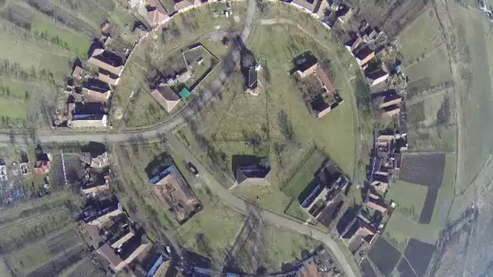 Cum arata singurul sat sub forma de cerc din Romania. Ministerul Culturii l-a declarat sit istoric - Imaginea 2