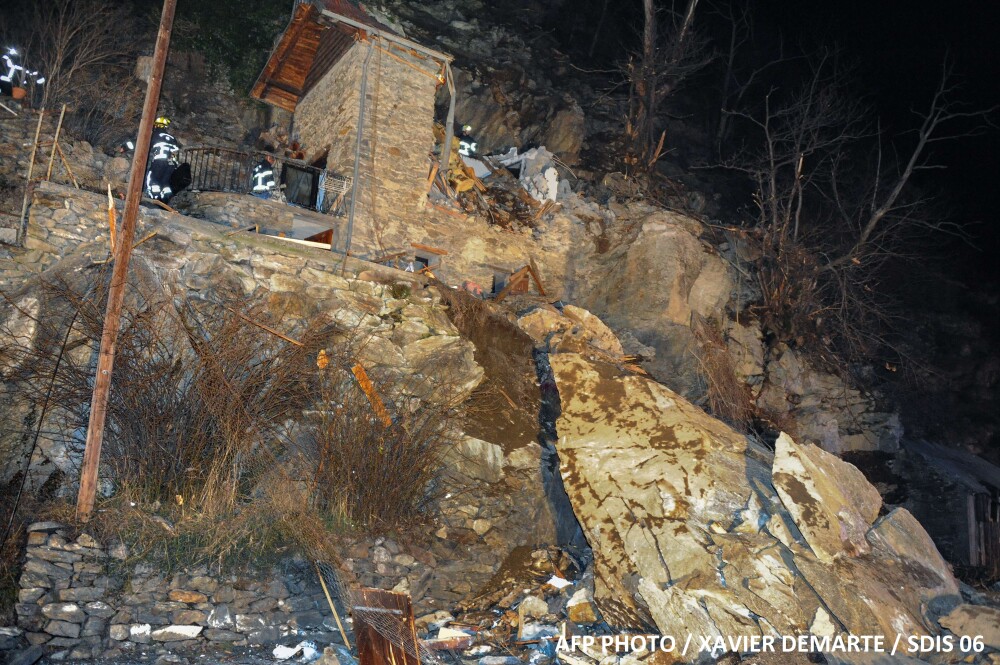 Accident cumplit in Alpii francezi. Un bolovan urias a distrus o cabana si a ucis doi copii - Imaginea 1