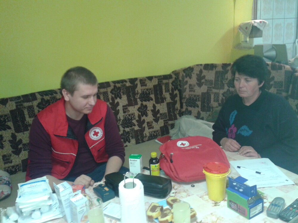 Puncte de prim ajutor in zone izolate. Crucea Rosie Sibiu vine in ajutorul persoanelor neajutoarate - Imaginea 1