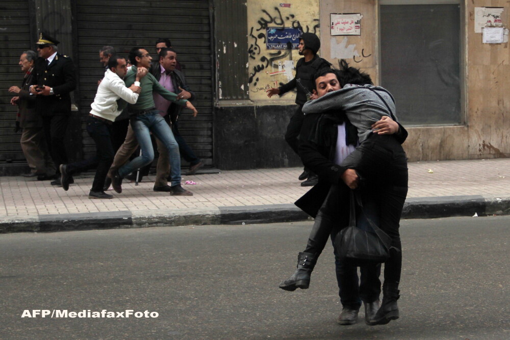 Un fotoreporter egiptean a imortalizat momentul in care o protestatara e ucisa. Povestea emotionanta din spatele fotografiei - Imaginea 1