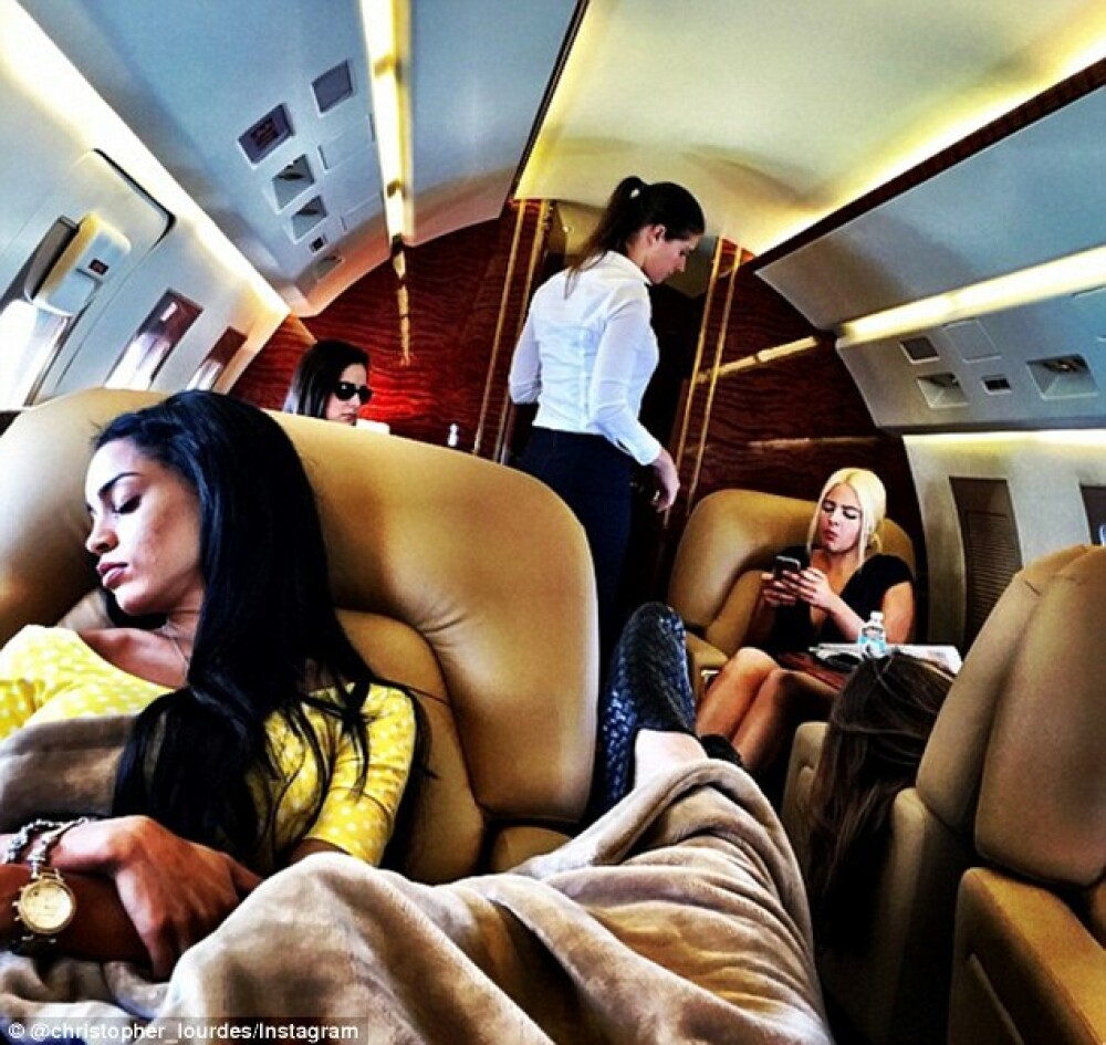 Pozele excentrice pe care bogatasii din toata lumea le pun pe site-urile de socializare - Imaginea 3