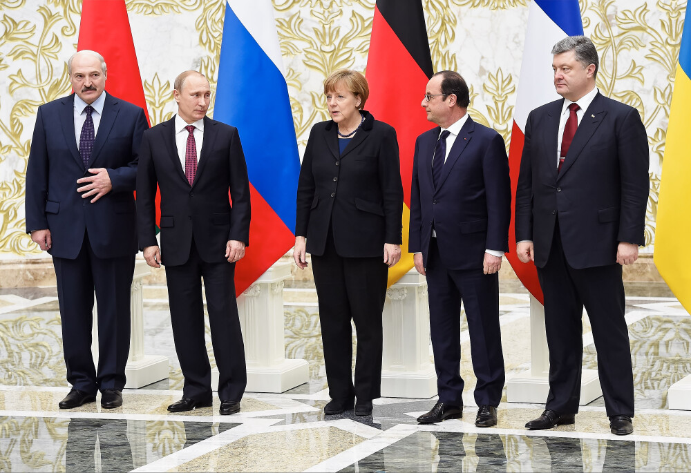 Momentele cheie ale summit-ului de la MINSK in imagini. De la presupusul creion rupt de Putin la dialoguri tensionate - Imaginea 5
