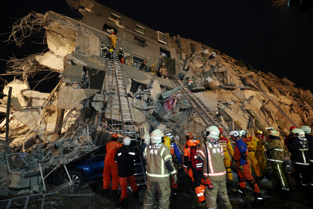 Bilantul cutremurului din Taiwan a crescut la 14 morti si 480 de raniti. Imaginile dezastrului filmate din drona - Imaginea 1
