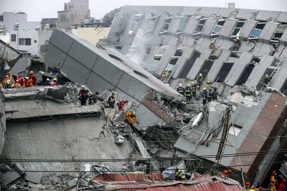Bilantul cutremurului din Taiwan a crescut la 14 morti si 480 de raniti. Imaginile dezastrului filmate din drona - Imaginea 9