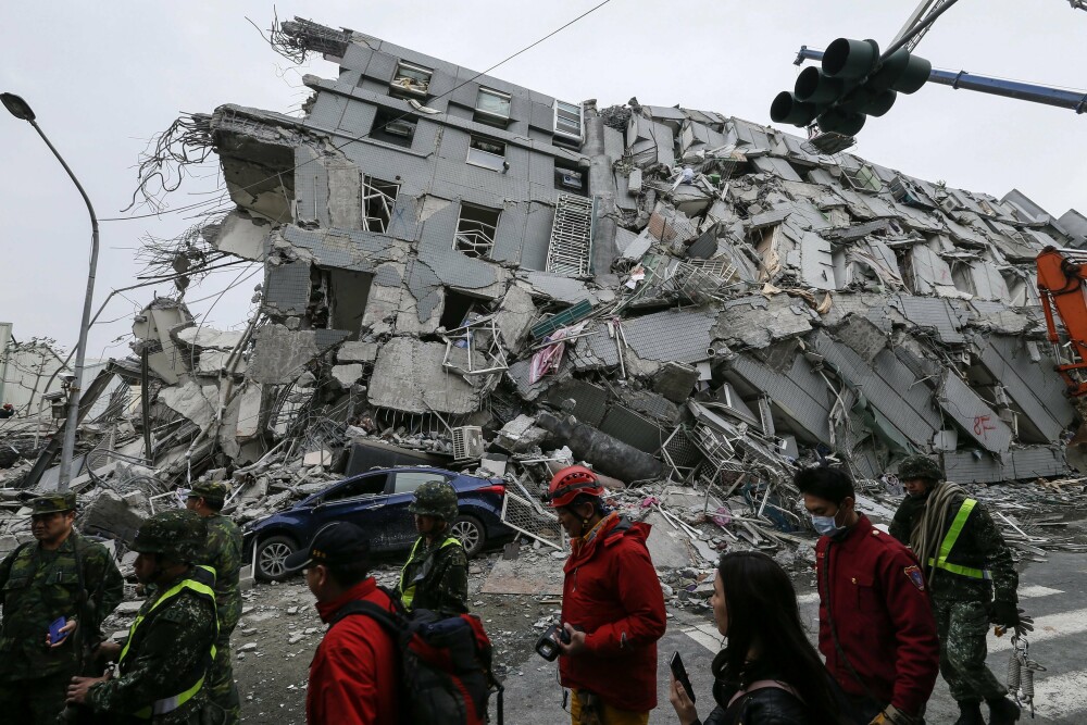 Bilantul cutremurului din Taiwan a crescut la 14 morti si 480 de raniti. Imaginile dezastrului filmate din drona - Imaginea 8